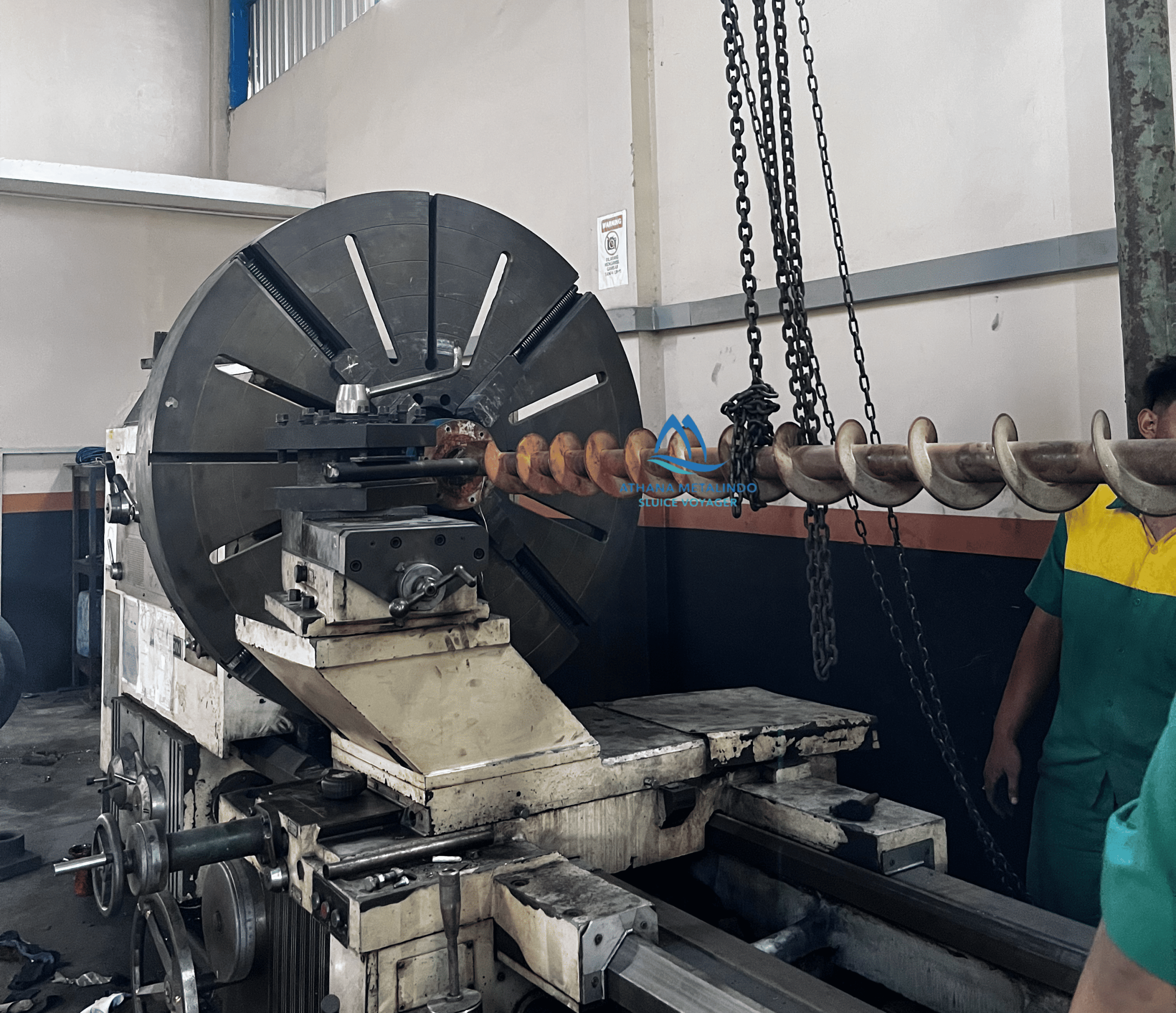 GAMBAR SCREW CONVEYOR di Atas Mesin Bubut